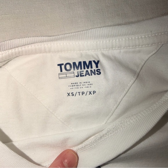 Vintage Tommy Hilfiger Cropped T-Shirt - Size XS - Picture 5 of 7